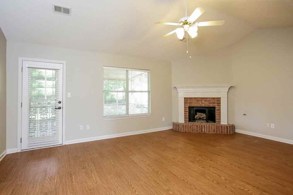 6399 Sandbourne W - Photo 2 of 15
