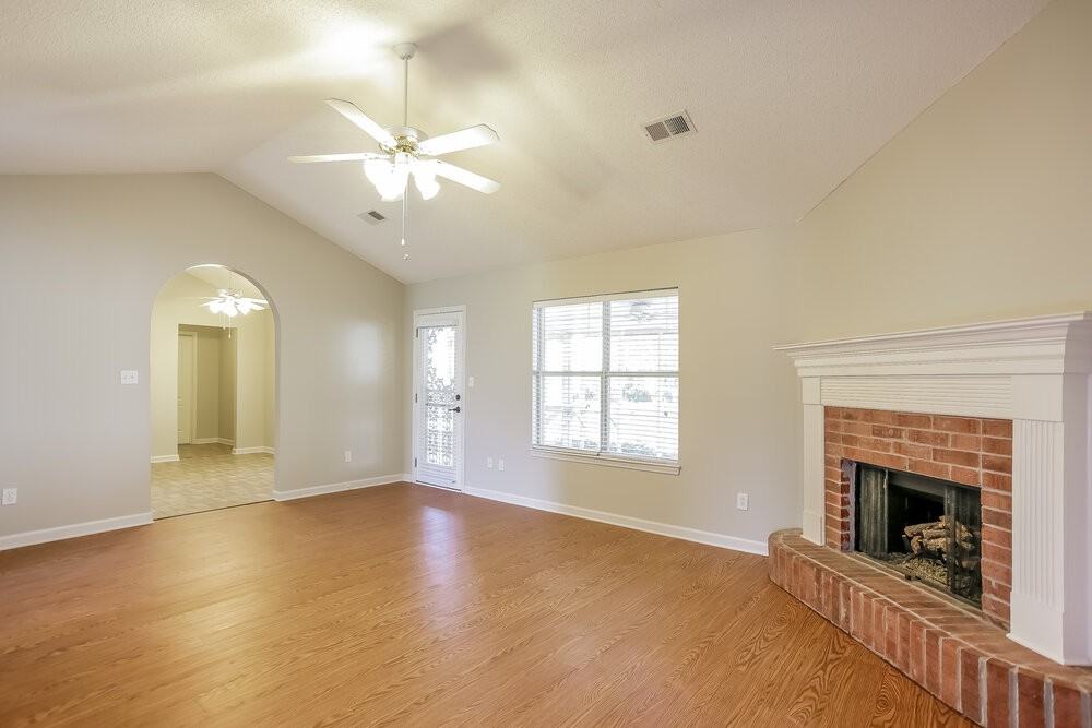 6399 Sandbourne W - Photo 3 of 15