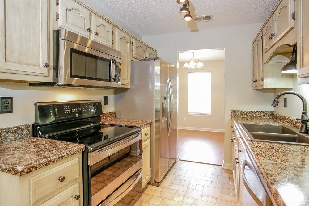 6399 Sandbourne W - Photo 4 of 15