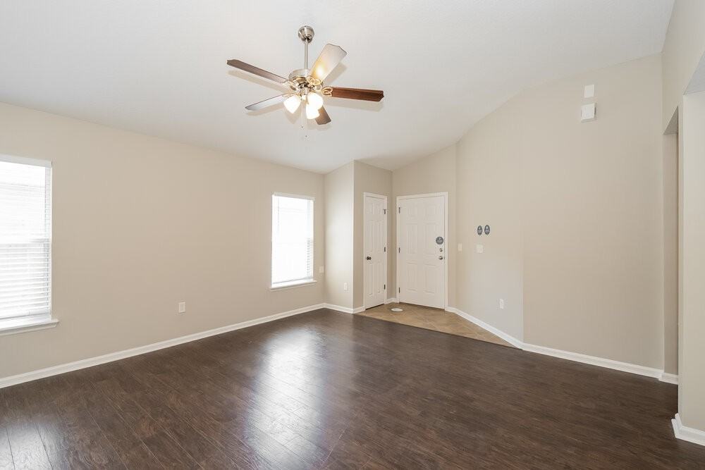 3978 Cedar Bluff Ln - Photo 4 of 16