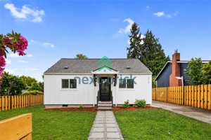 featured image of 215 S 107th St