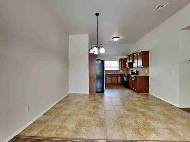 2165 Robin Ridge Ln - Photo 4 of 18
