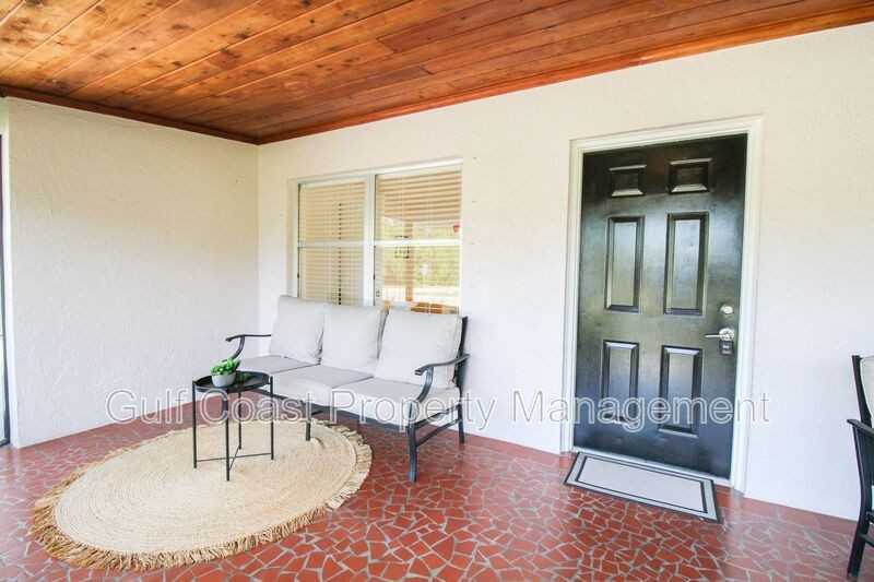 671 47th St - Photo 4 of 34