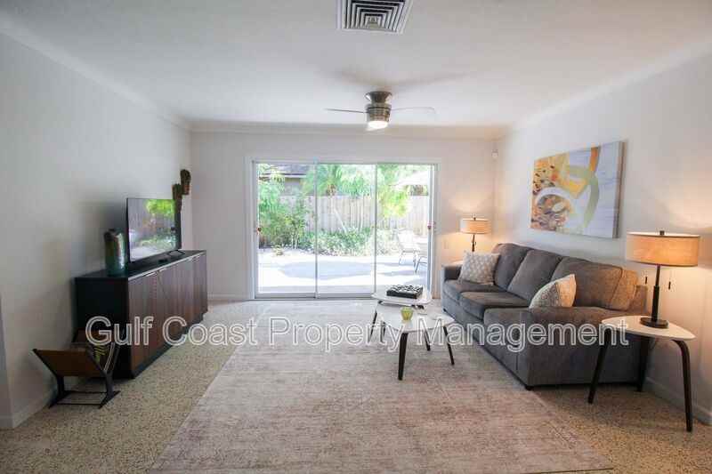 671 47th St - Photo 6 of 34