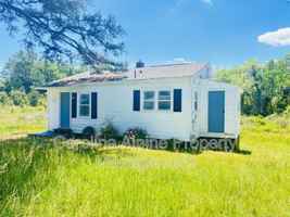 featured image of 313 E Gibbs St