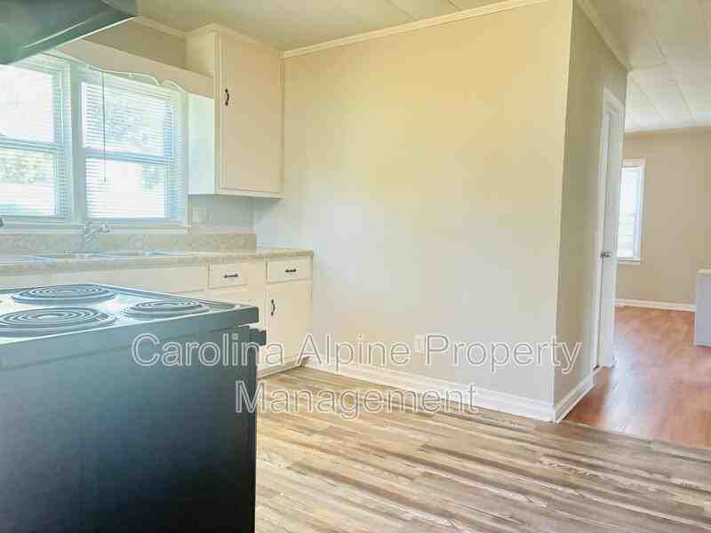 313 E Gibbs St - Photo 3 of 16