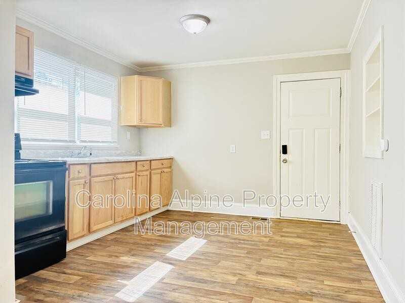1030 Caldwell St - Photo 3 of 21