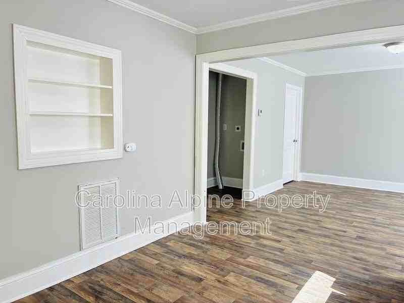 1030 Caldwell St - Photo 5 of 21