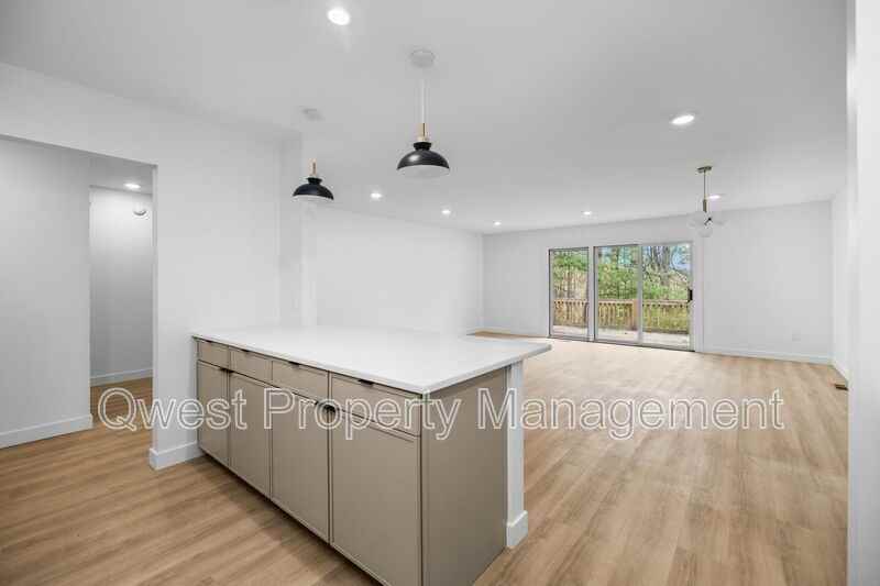 3477 Blackwood Dr - Photo 2 of 11