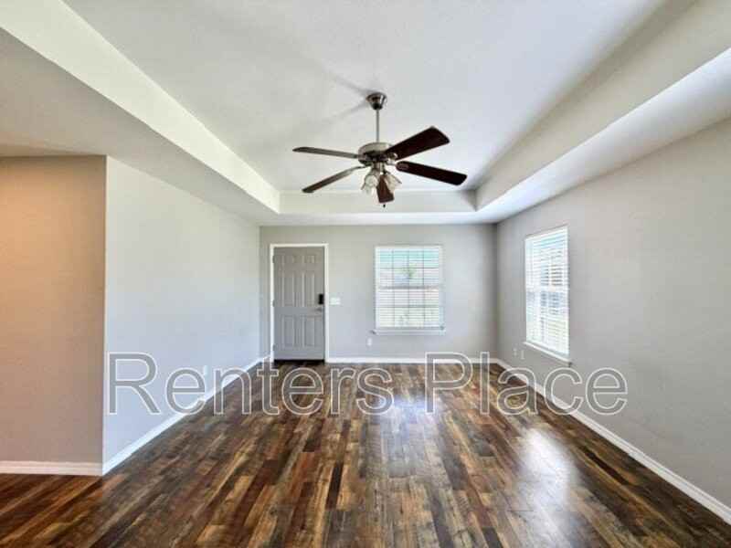 2102 Greenbrier Ct - Photo 3 of 16