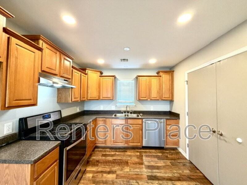 2102 Greenbrier Ct - Photo 5 of 16