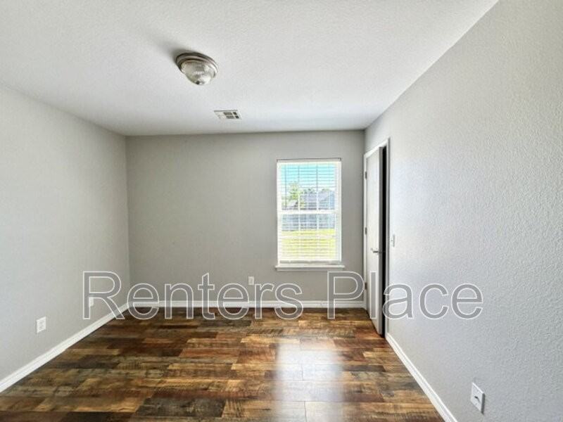 2102 Greenbrier Ct - Photo 7 of 16