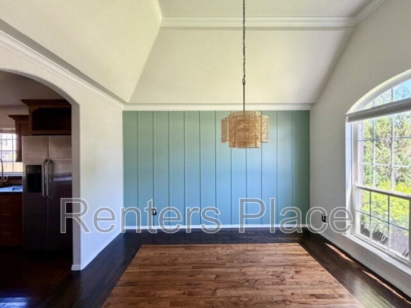 3004 S Tamarack Ave - Photo 3 of 25