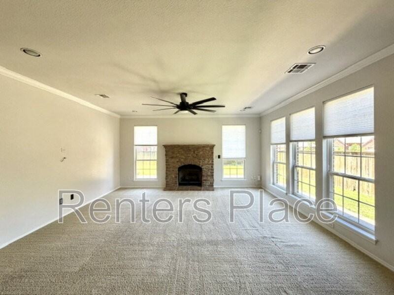 3004 S Tamarack Ave - Photo 5 of 25