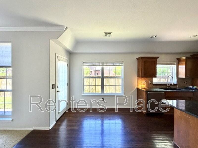 3004 S Tamarack Ave - Photo 7 of 25