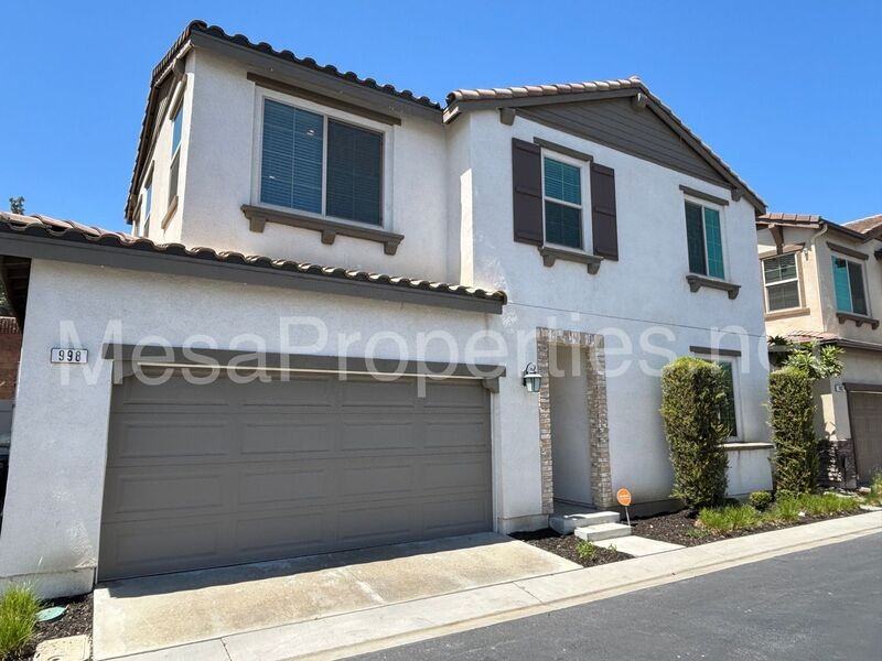 998 Rodeo Rd - Photo 2 of 24
