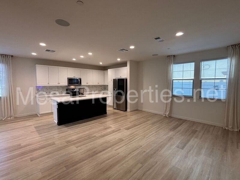 998 Rodeo Rd - Photo 5 of 24