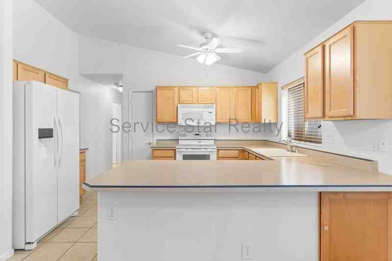 3039 E Hononegh Dr - Photo 6 of 21