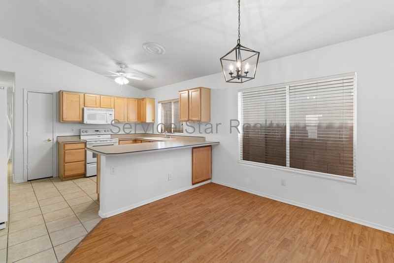 3039 E Hononegh Dr - Photo 7 of 21