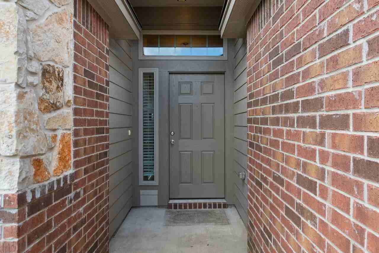 8025 Hawthorn - Photo 2 of 25