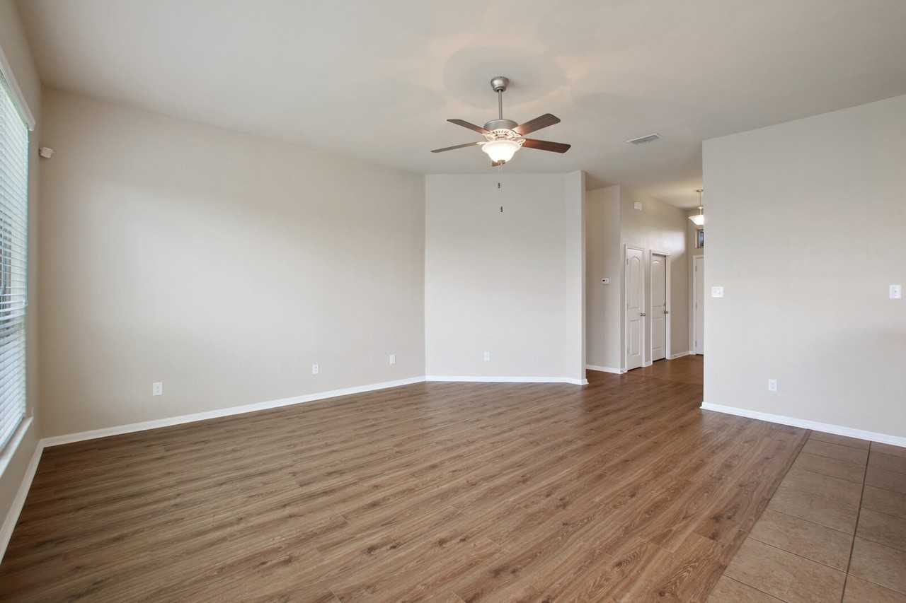 8025 Hawthorn - Photo 6 of 25