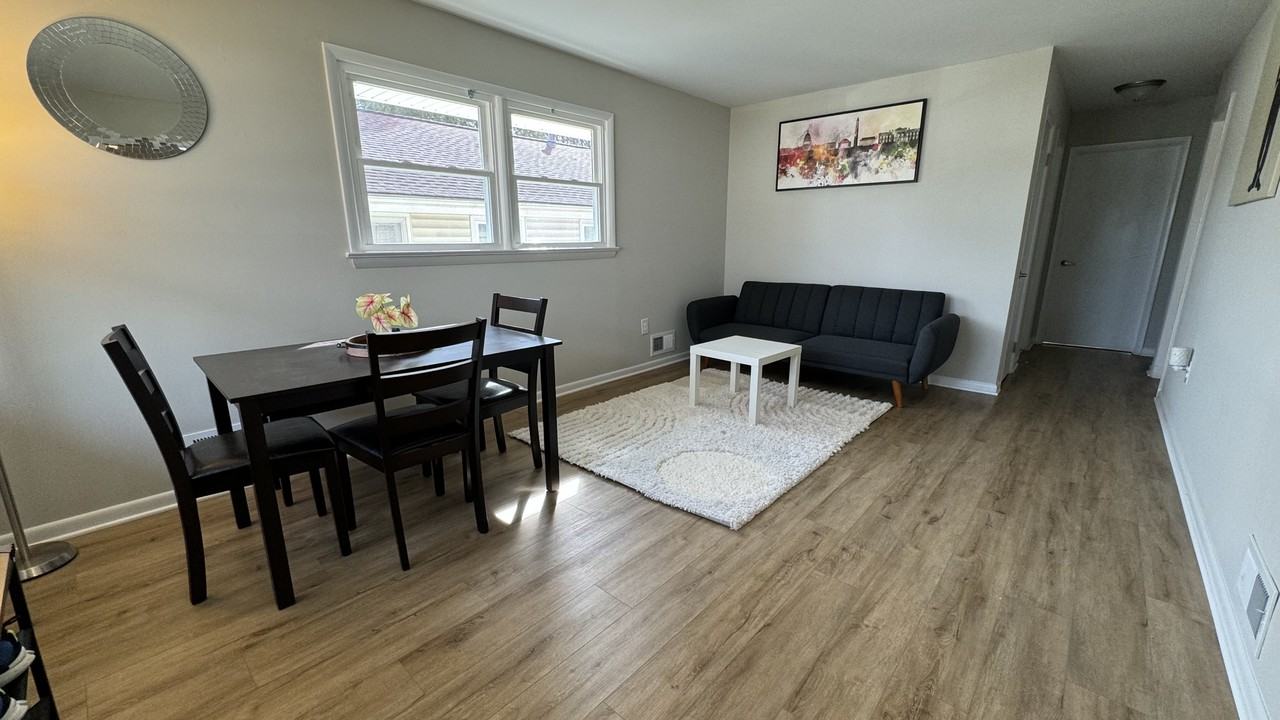 8810 34th Ave - Photo 3 of 12