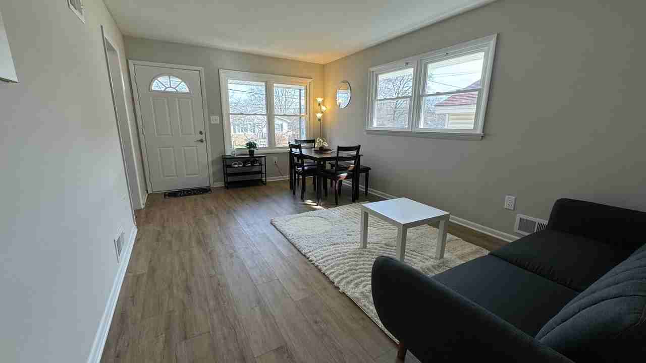 8810 34th Ave - Photo 4 of 12