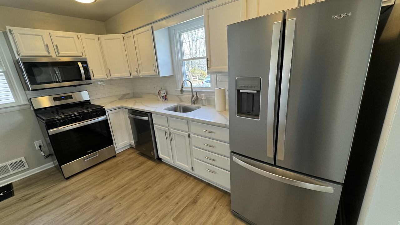 8810 34th Ave - Photo 5 of 12