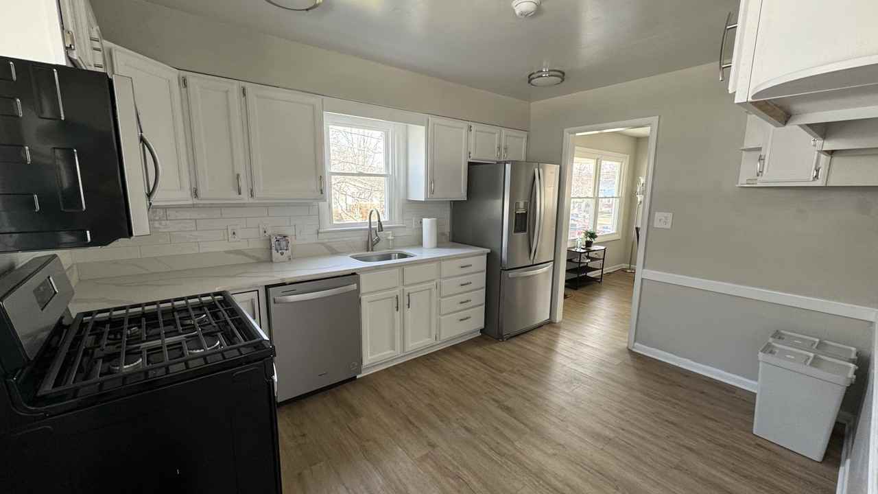 8810 34th Ave - Photo 6 of 12