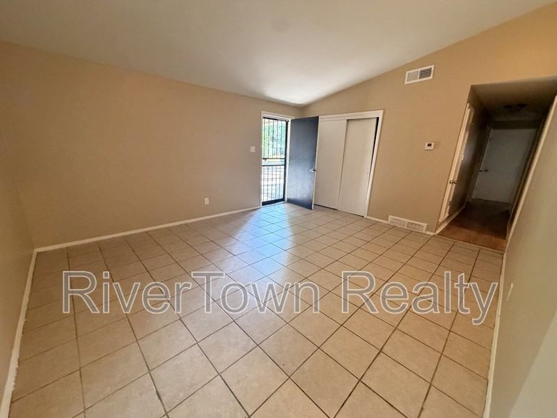 4825 Bridgedale Ave - Photo 4 of 16