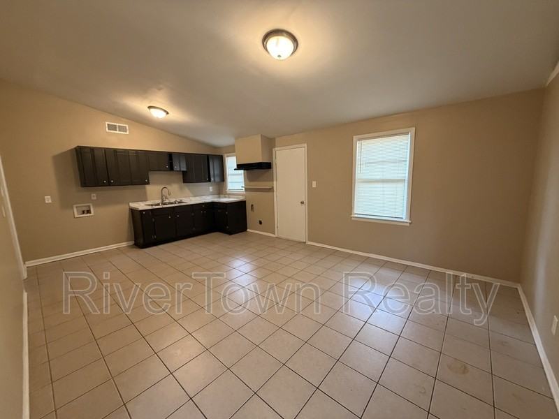 4825 Bridgedale Ave - Photo 5 of 16