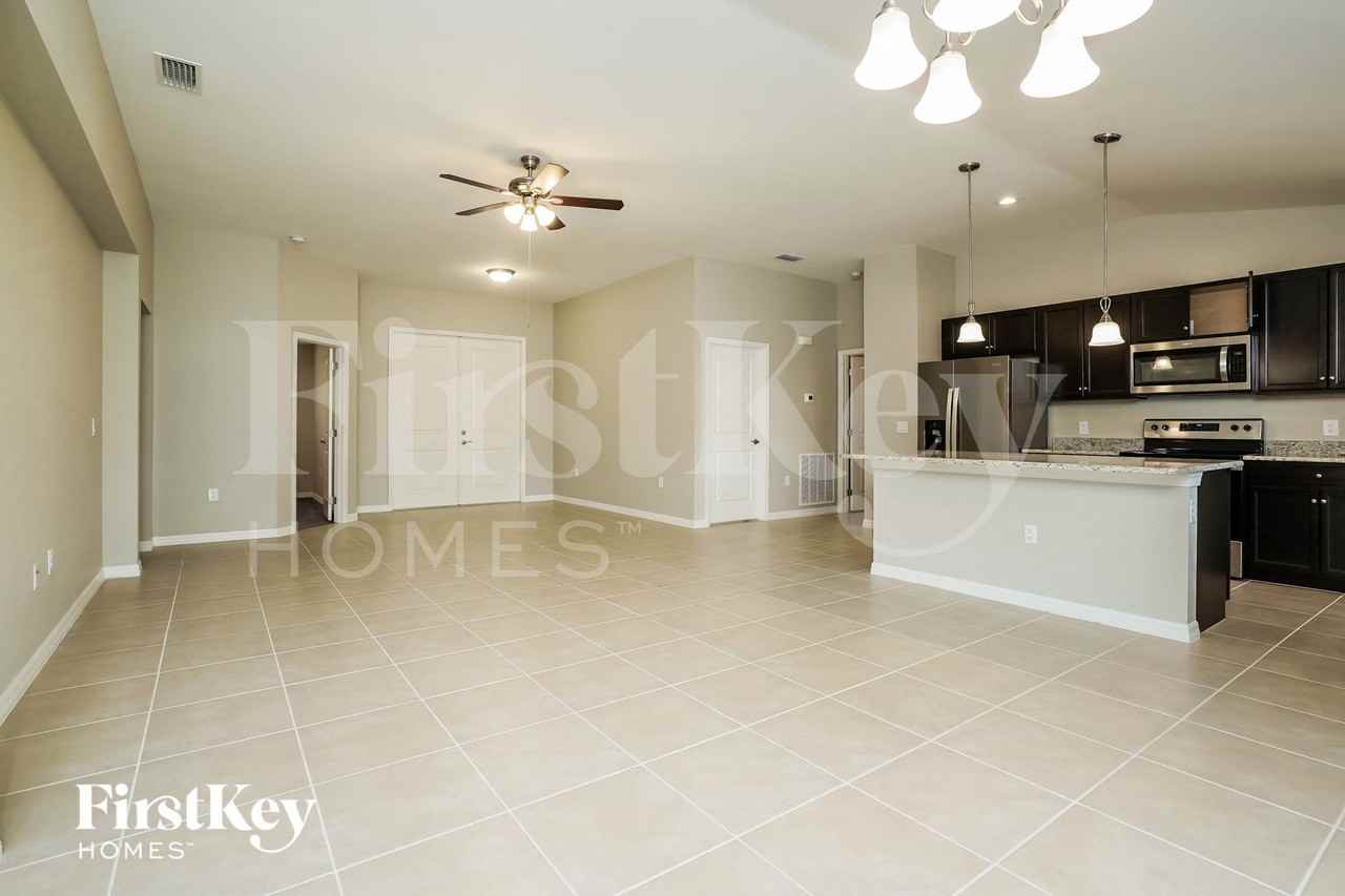 9025 Irving Rd - Photo 3 of 15