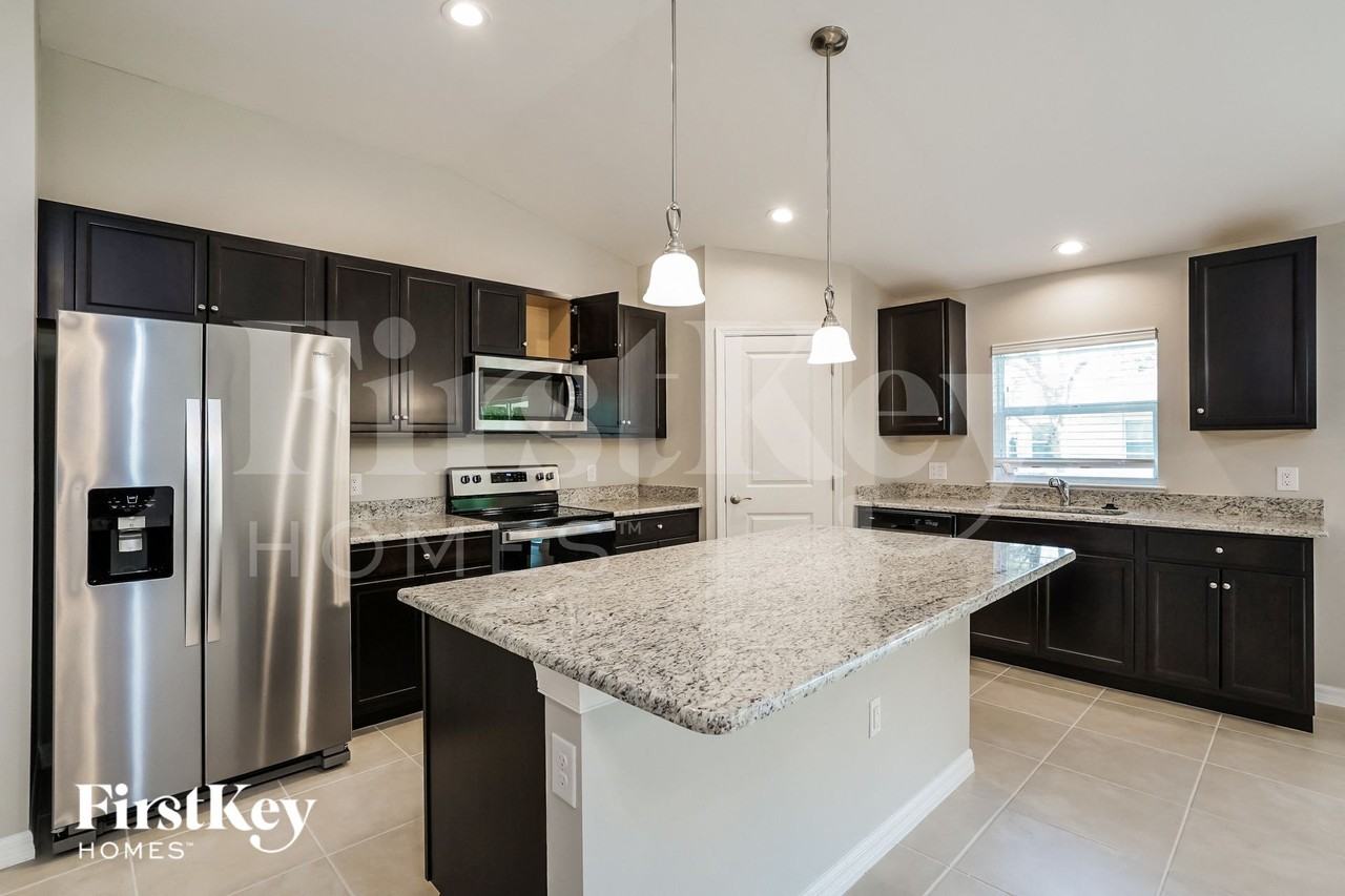 9025 Irving Rd - Photo 4 of 15