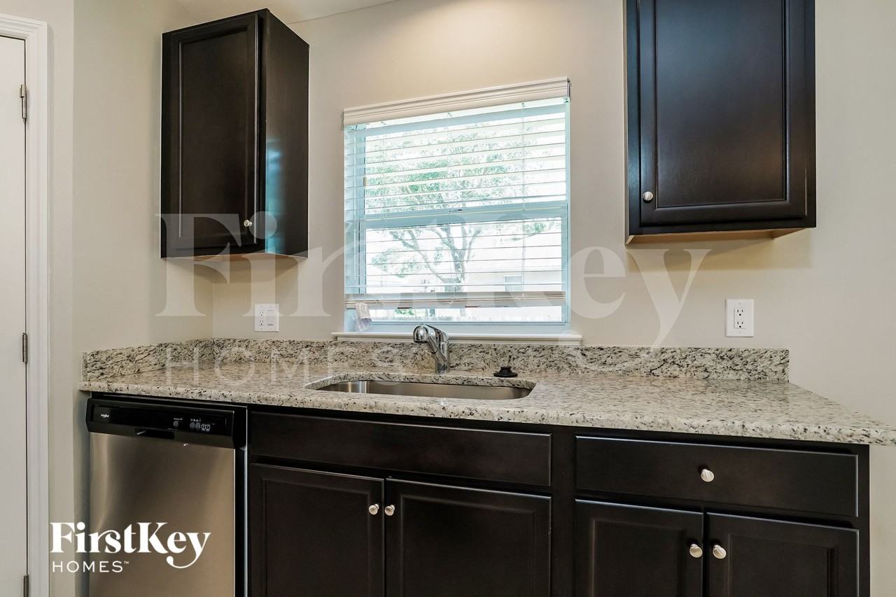 9025 Irving Rd - Photo 5 of 15