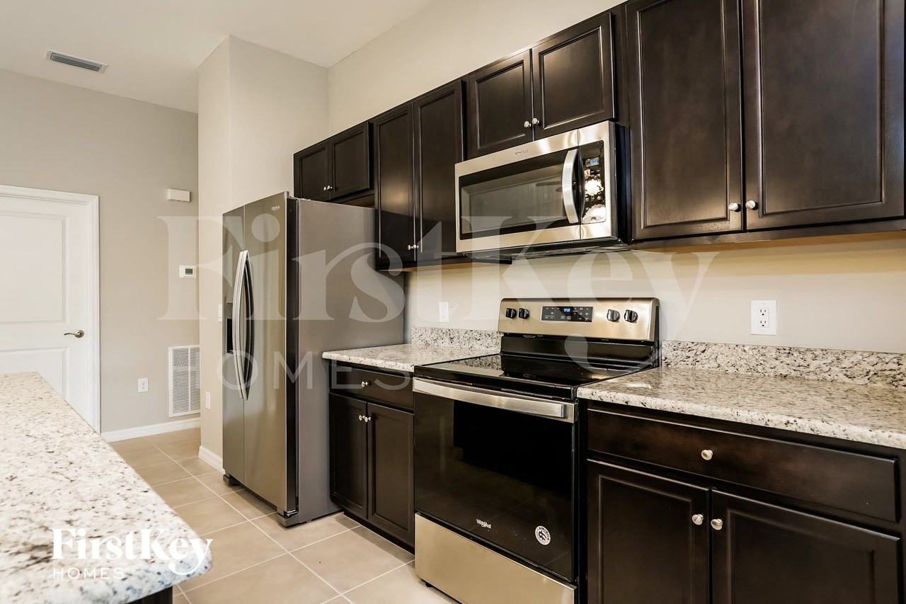 9025 Irving Rd - Photo 6 of 15