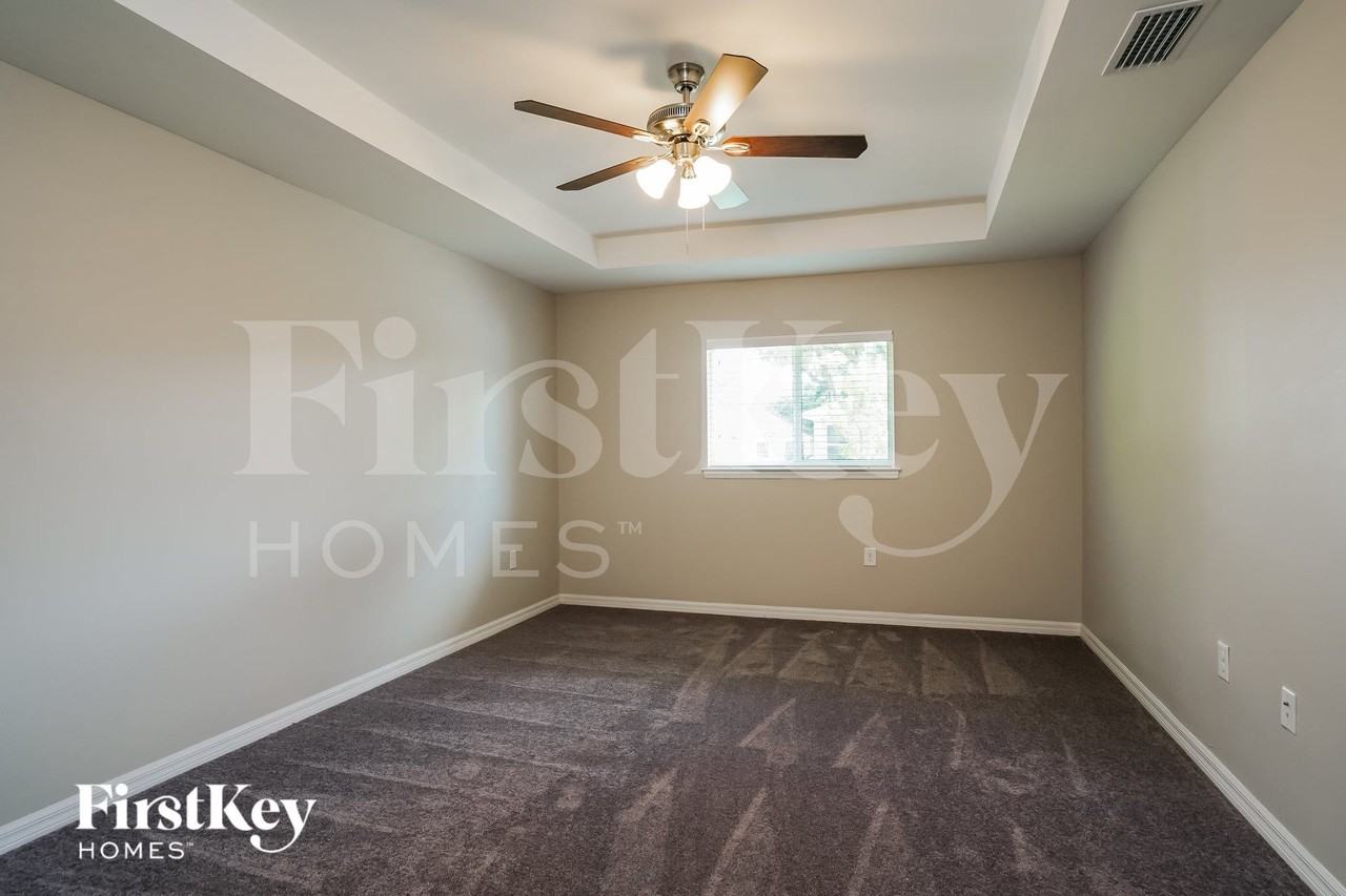 9025 Irving Rd - Photo 7 of 15