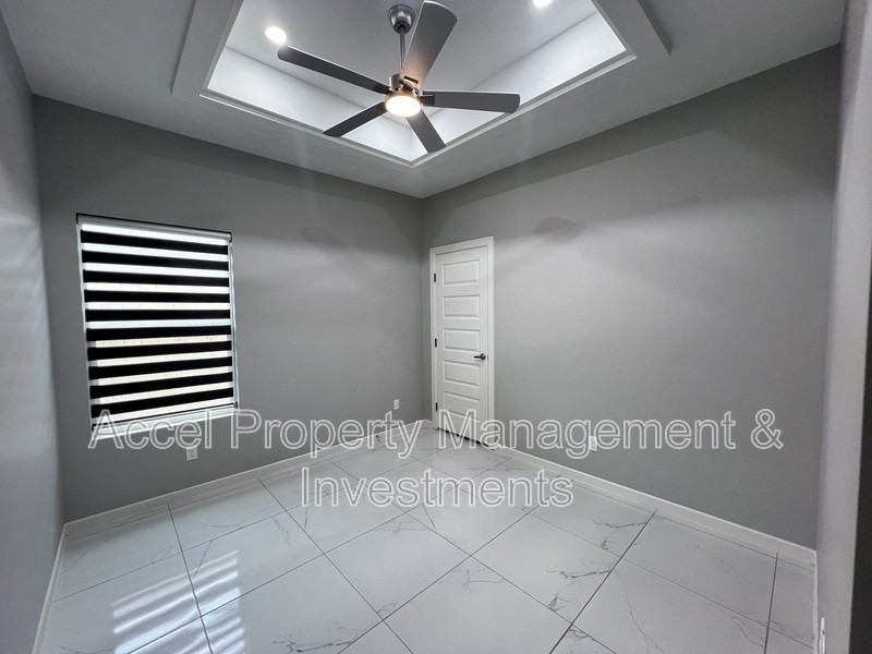 1122 Country Club Dr #4 - Photo 4 of 15