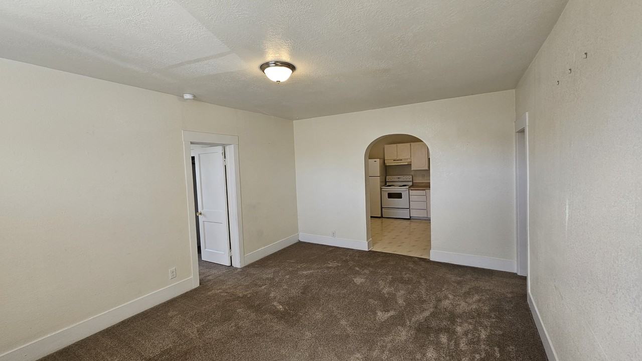 536 W Bonneville St #1 - Photo 3 of 11