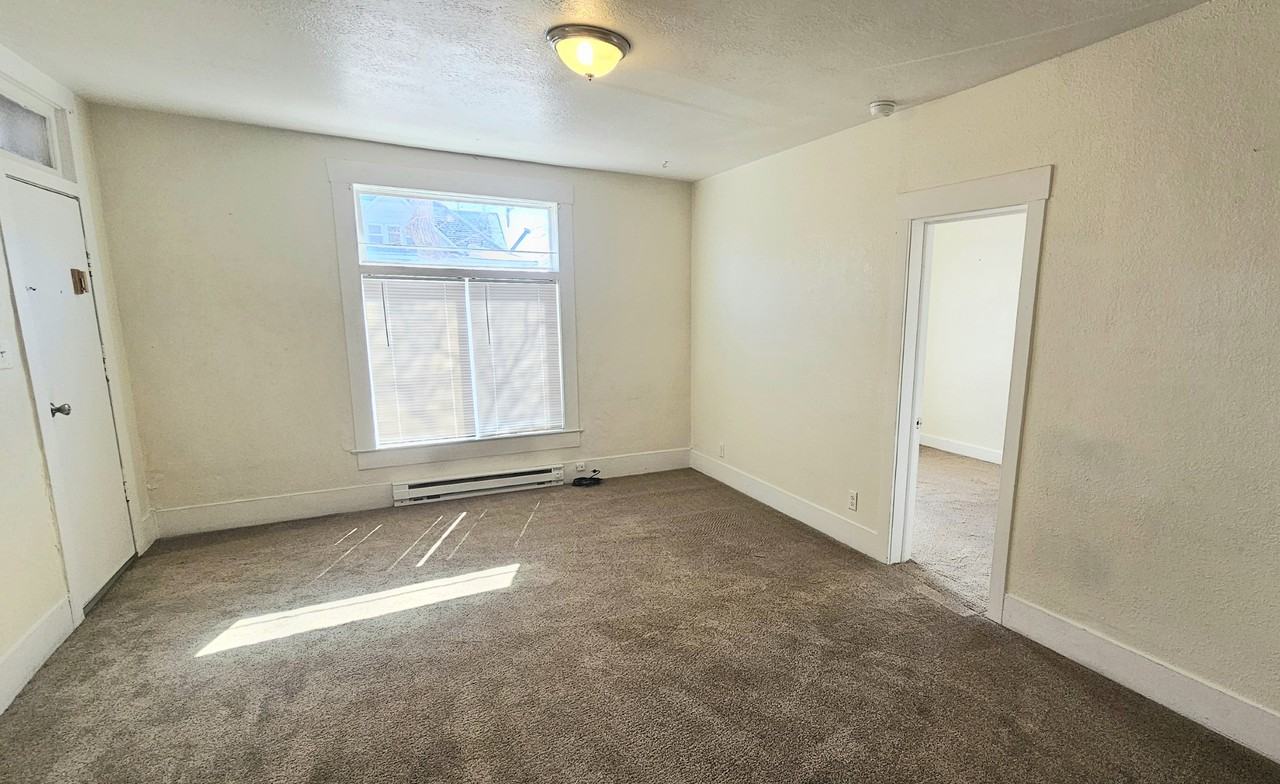 536 W Bonneville St #1 - Photo 4 of 11