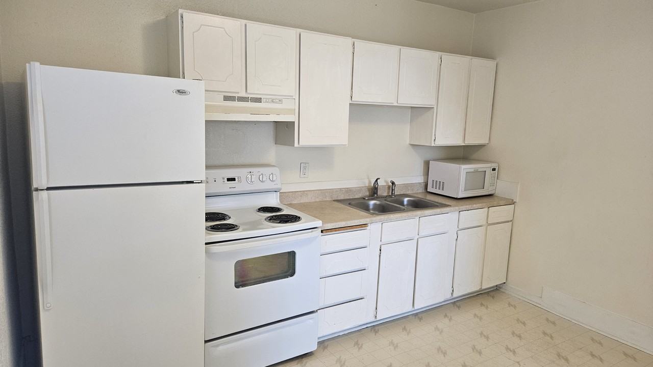 536 W Bonneville St #1 - Photo 6 of 11