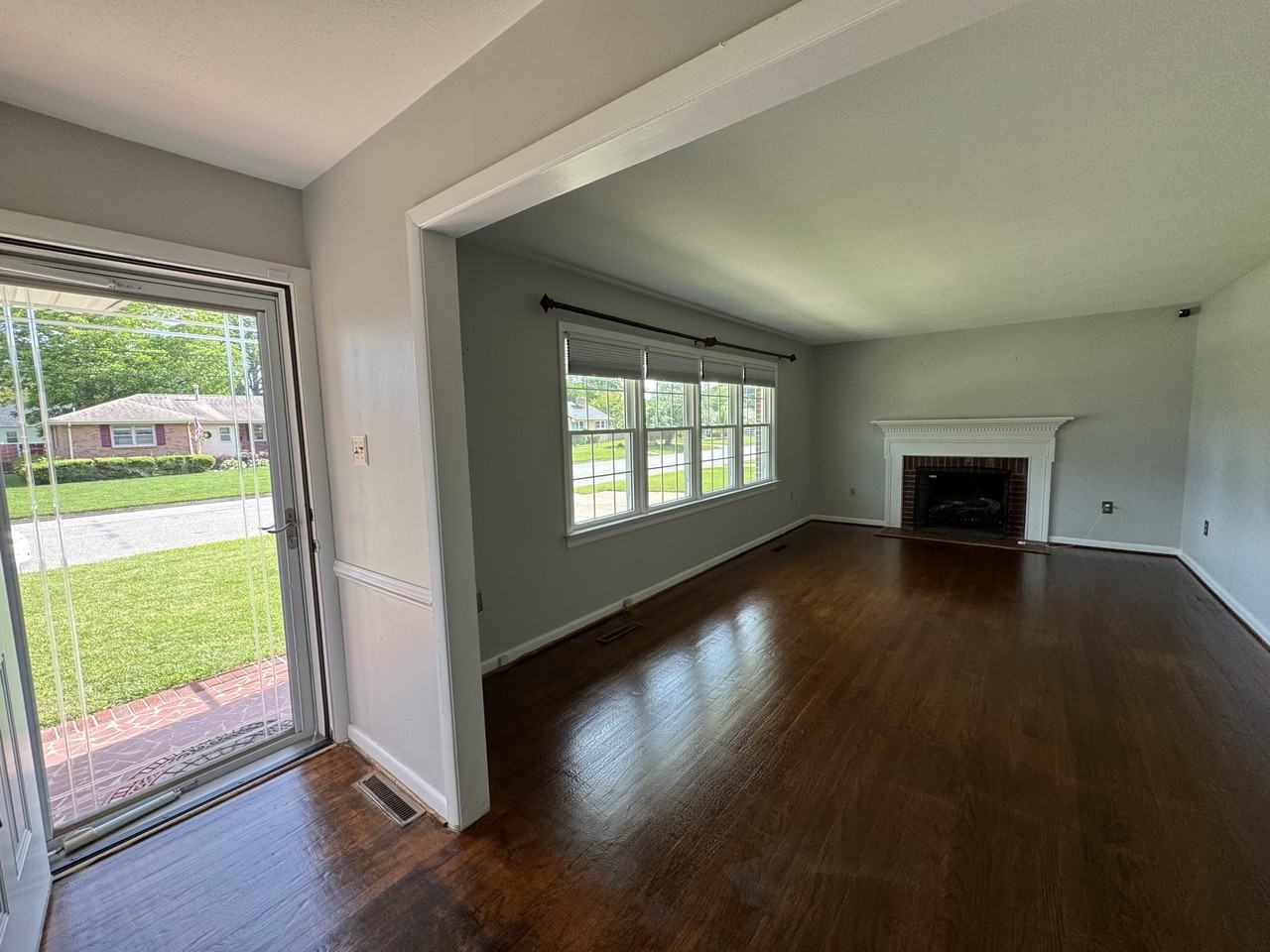 117 Southerland Dr - Photo 2 of 27