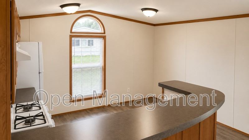 1100 Thornwood Dr - Photo 3 of 9