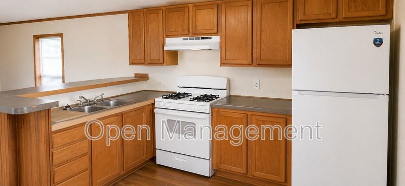 1100 Thornwood Dr - Photo 5 of 9