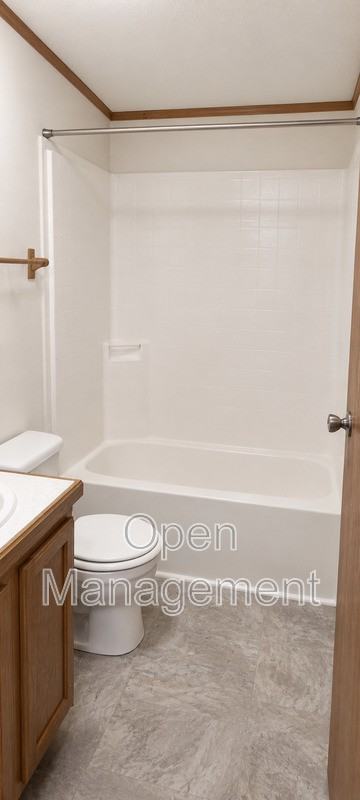 1100 Thornwood Dr - Photo 7 of 9