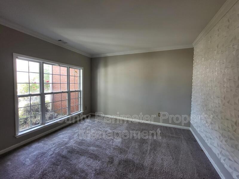 380 Simonton Crest Dr - Photo 2 of 17