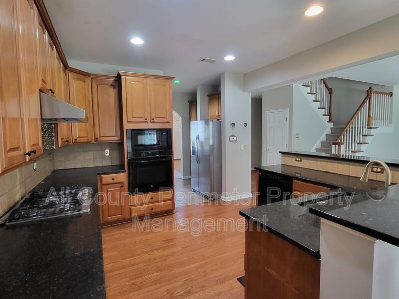 380 Simonton Crest Dr - Photo 4 of 17