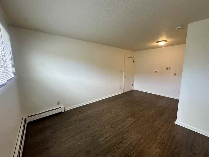 1465 Meadowview Dr #1 - Photo 5 of 11