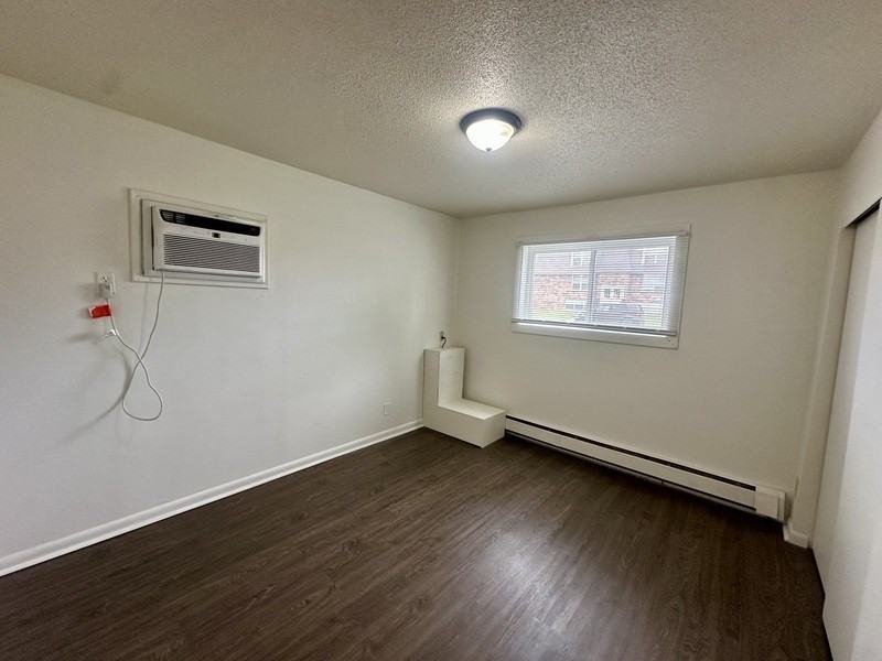 1465 Meadowview Dr #1 - Photo 6 of 11
