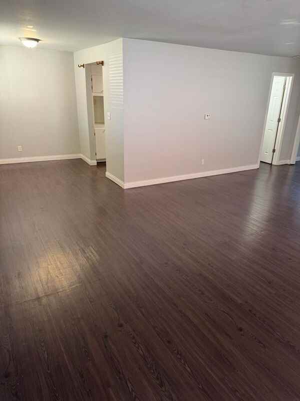 2929 E University St #4 - Photo 4 of 15