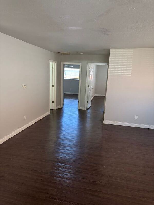 2929 E University St #4 - Photo 5 of 15